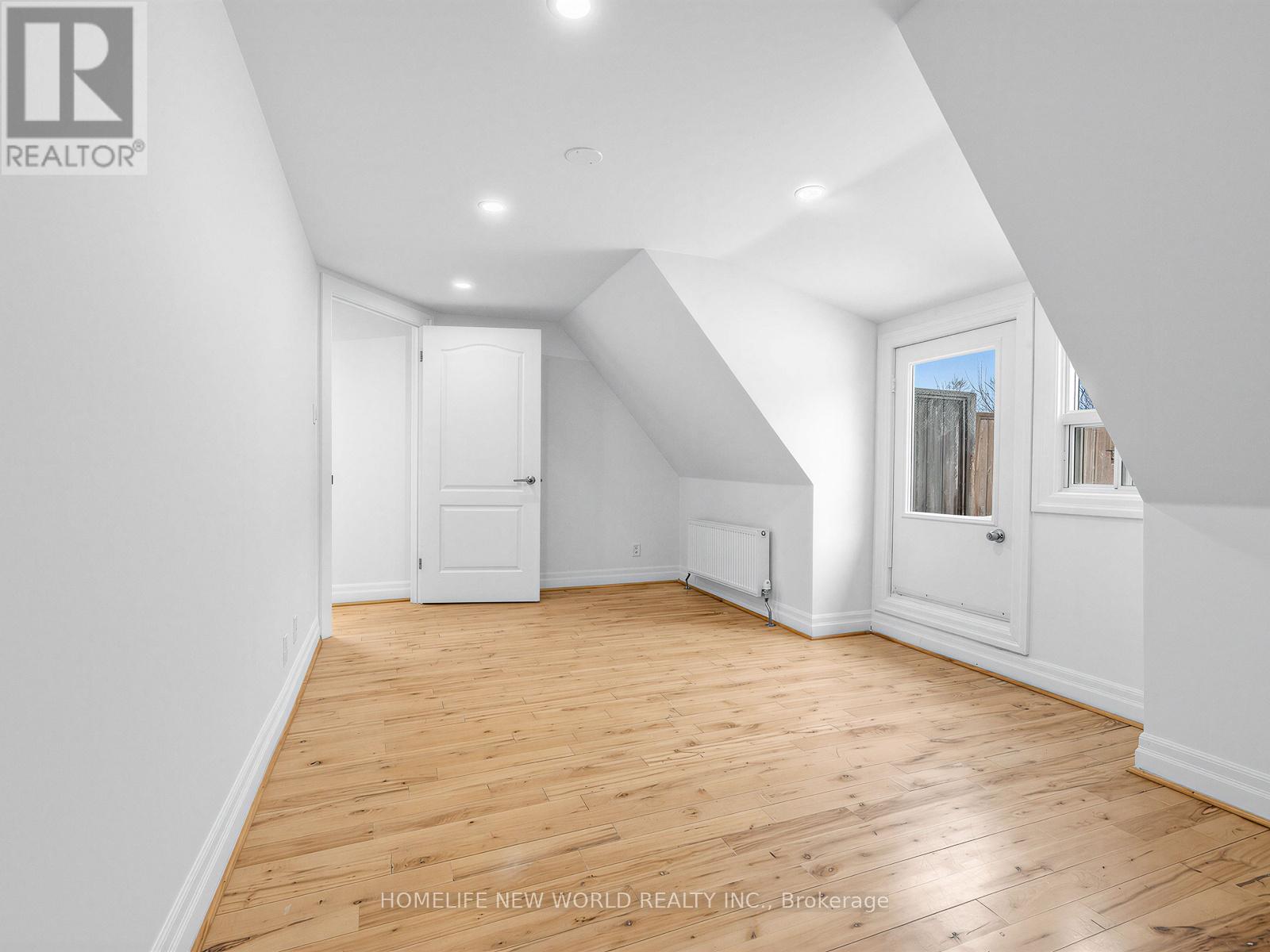 Upper - 1005 Bathurst Street, Toronto, Ontario  M5R 3G8 - Photo 16 - C12810236