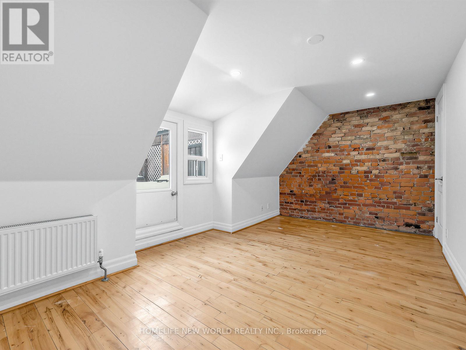 Upper - 1005 Bathurst Street, Toronto, Ontario  M5R 3G8 - Photo 18 - C12810236