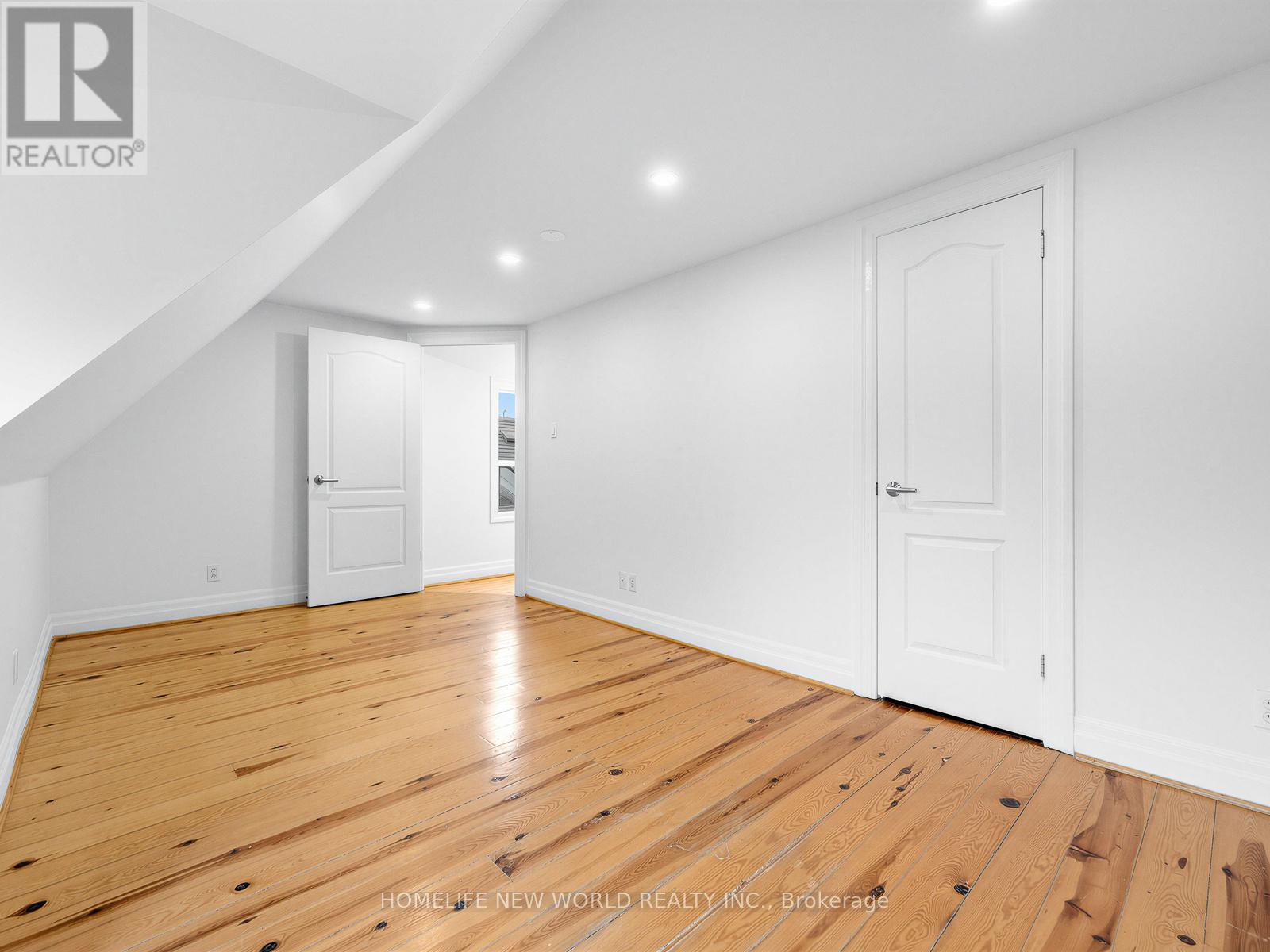 Upper - 1005 Bathurst Street, Toronto, Ontario  M5R 3G8 - Photo 19 - C12810236