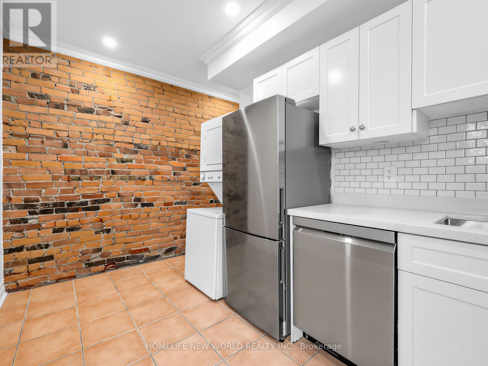 Upper - 1005 Bathurst Street, Toronto, Ontario  M5R 3G8 - Photo 8 - C12810236