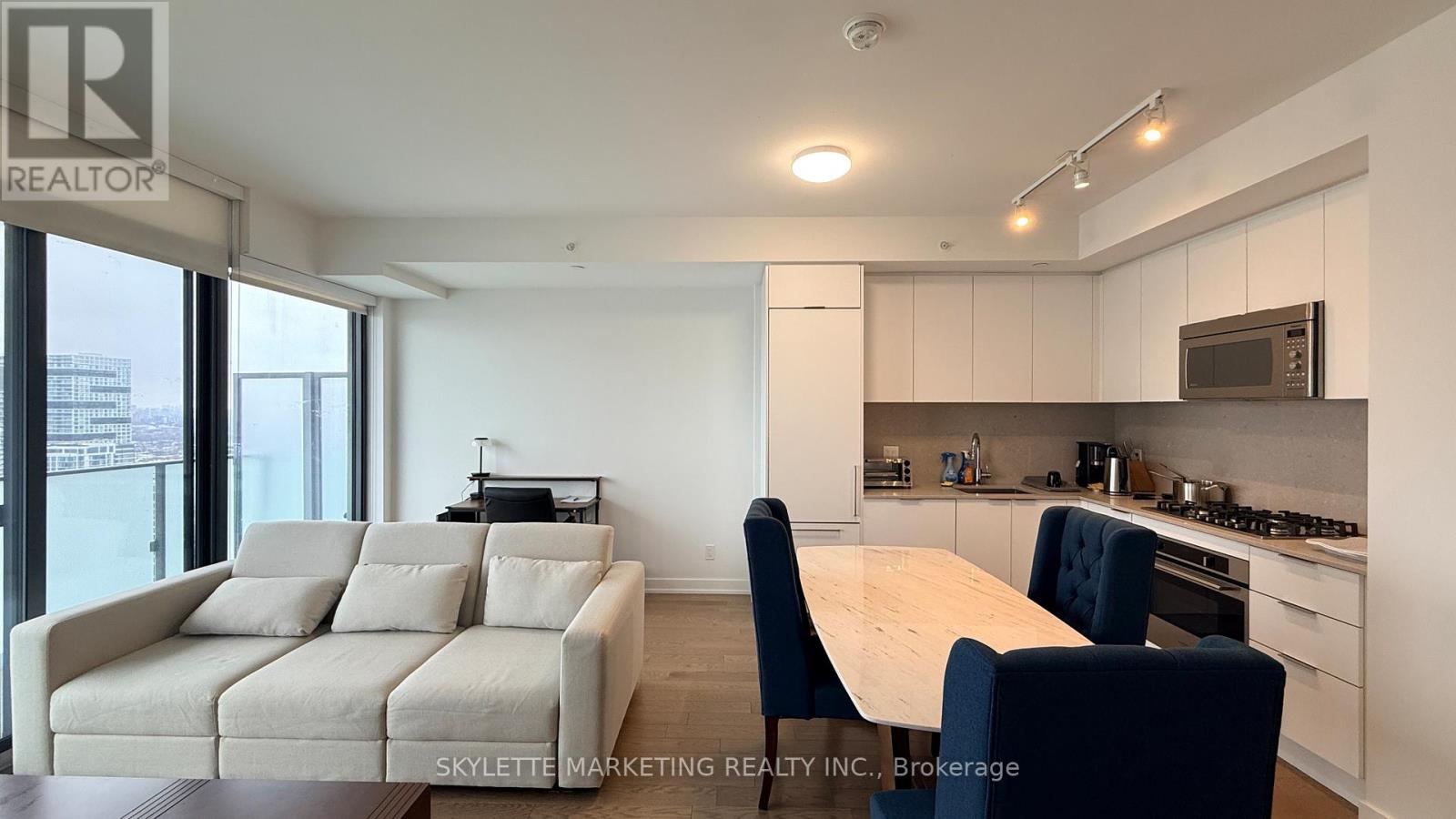 4009 - 20 Lombard Street, Toronto, Ontario  M5C 0A6 - Photo 2 - C12810242