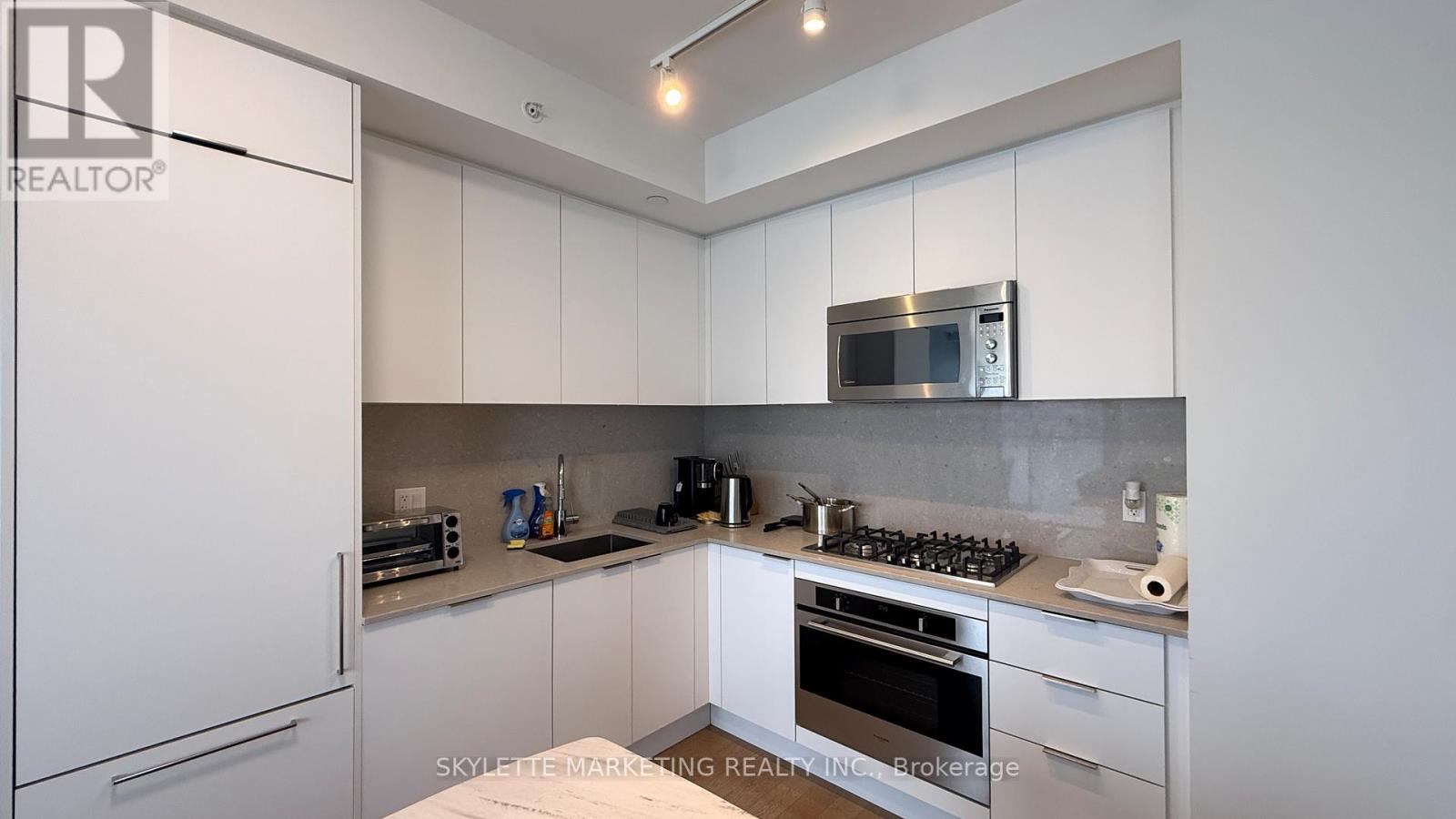 4009 - 20 Lombard Street, Toronto, Ontario  M5C 0A6 - Photo 8 - C12810242