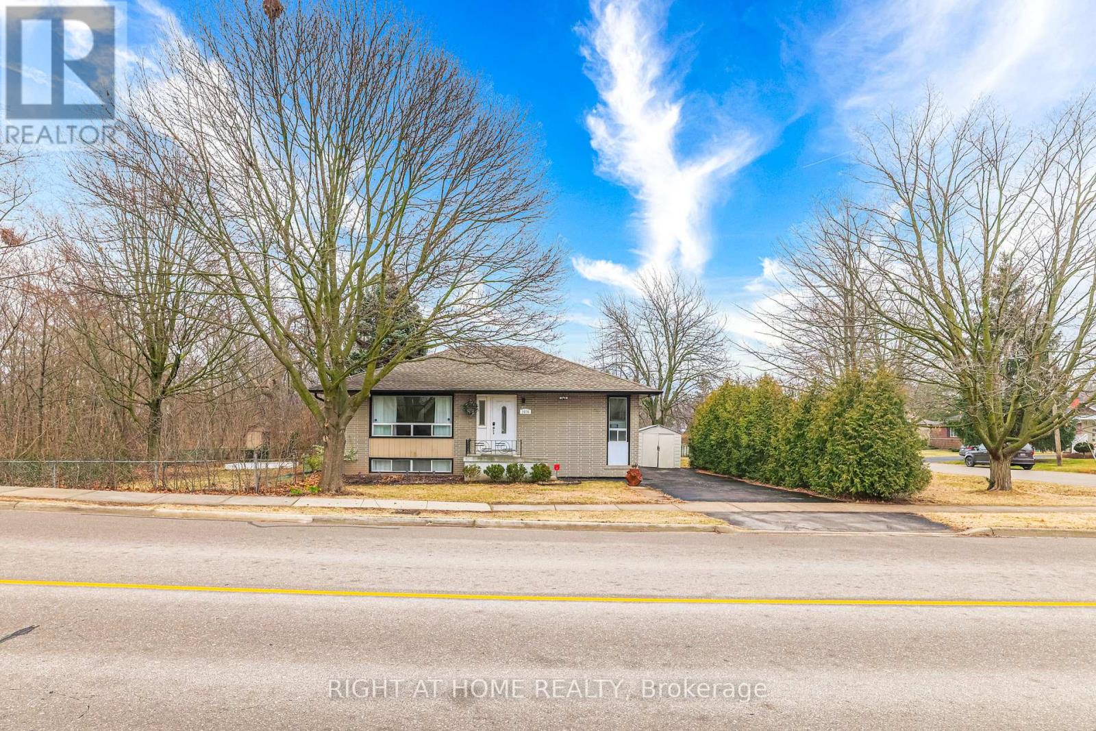 2076 CONSTANCE DRIVE, Oakville, Ontario