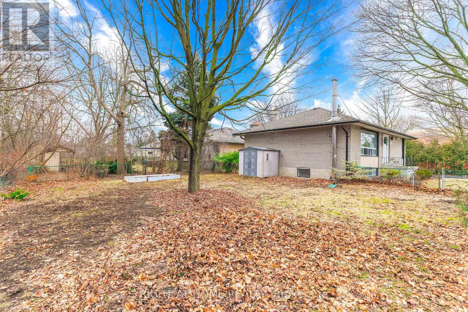 2076 Constance Drive, Oakville, Ontario  L6J 2V7 - Photo 14 - W12810244