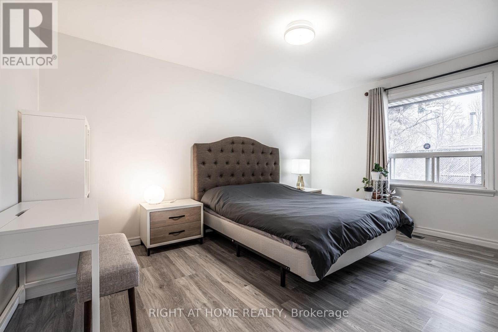 2076 Constance Drive, Oakville, Ontario  L6J 2V7 - Photo 6 - W12810244