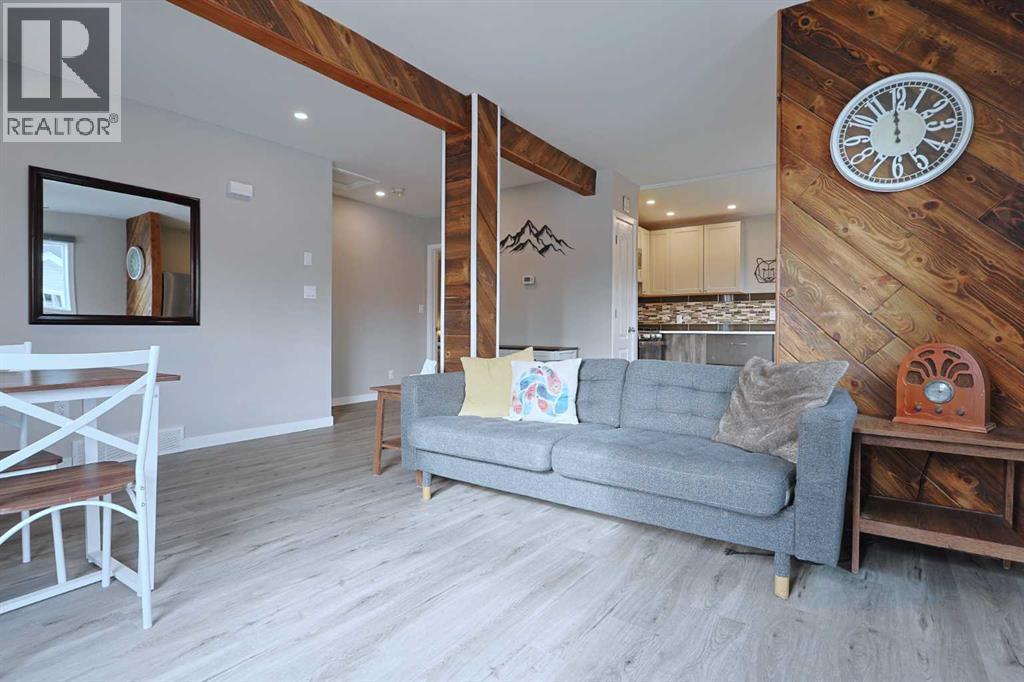 18 Maple Street, Okotoks, Alberta  T1S 1J6 - Photo 11 - A2284740