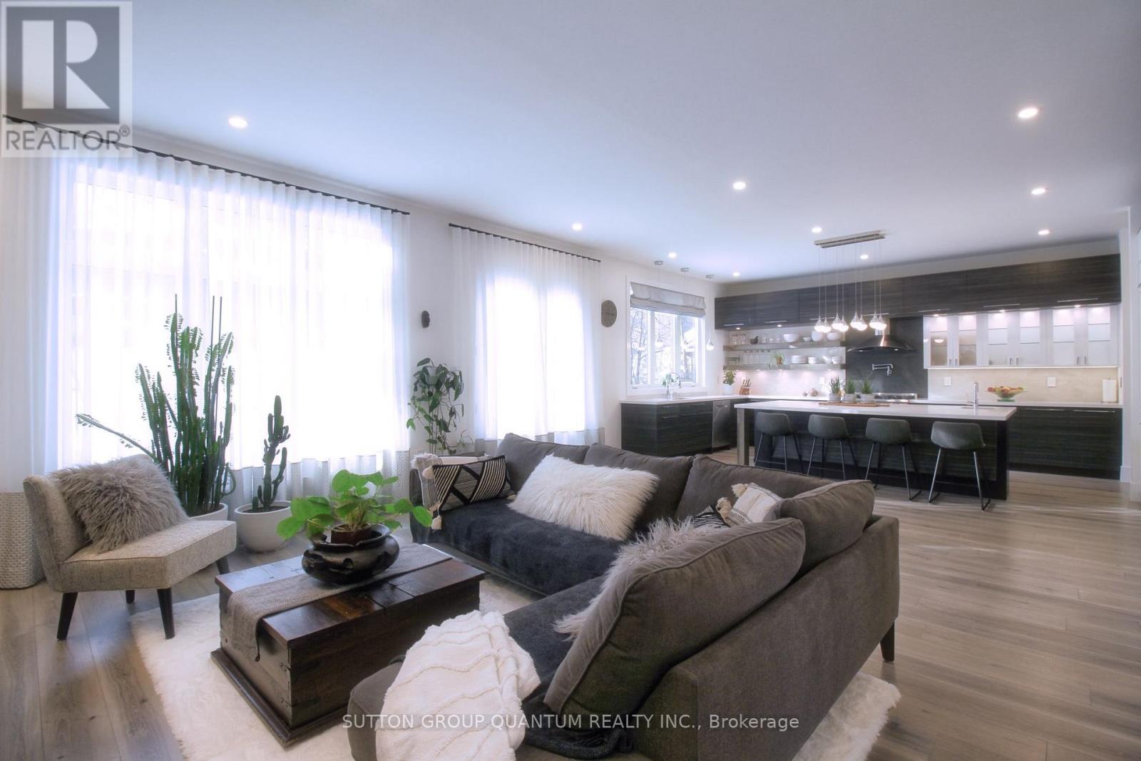 700 Hillcrest Road, Pickering, Ontario  L1W 2P1 - Photo 5 - E12810256