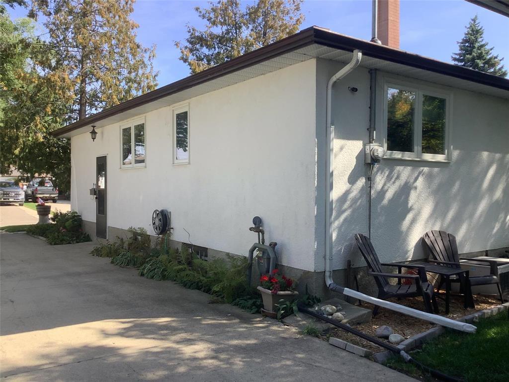 17 Frontenac Bay, Winnipeg, Manitoba  R2J 2H1 - Photo 5 - 202602681