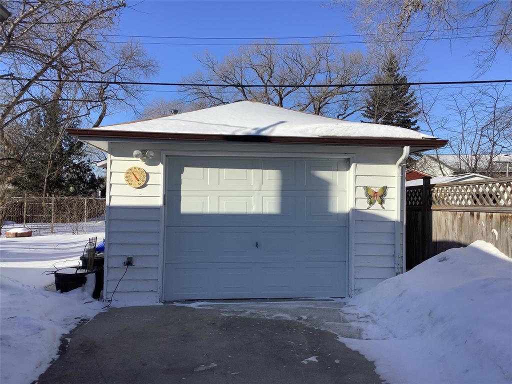 17 Frontenac Bay, Winnipeg, Manitoba  R2J 2H1 - Photo 3 - 202602681