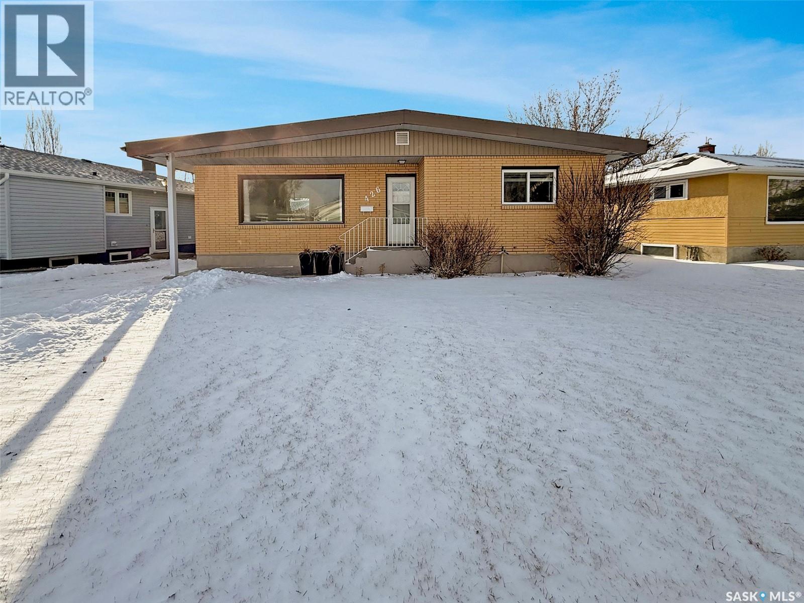 426 15th AVENUE NE, Swift Current, Saskatchewan
