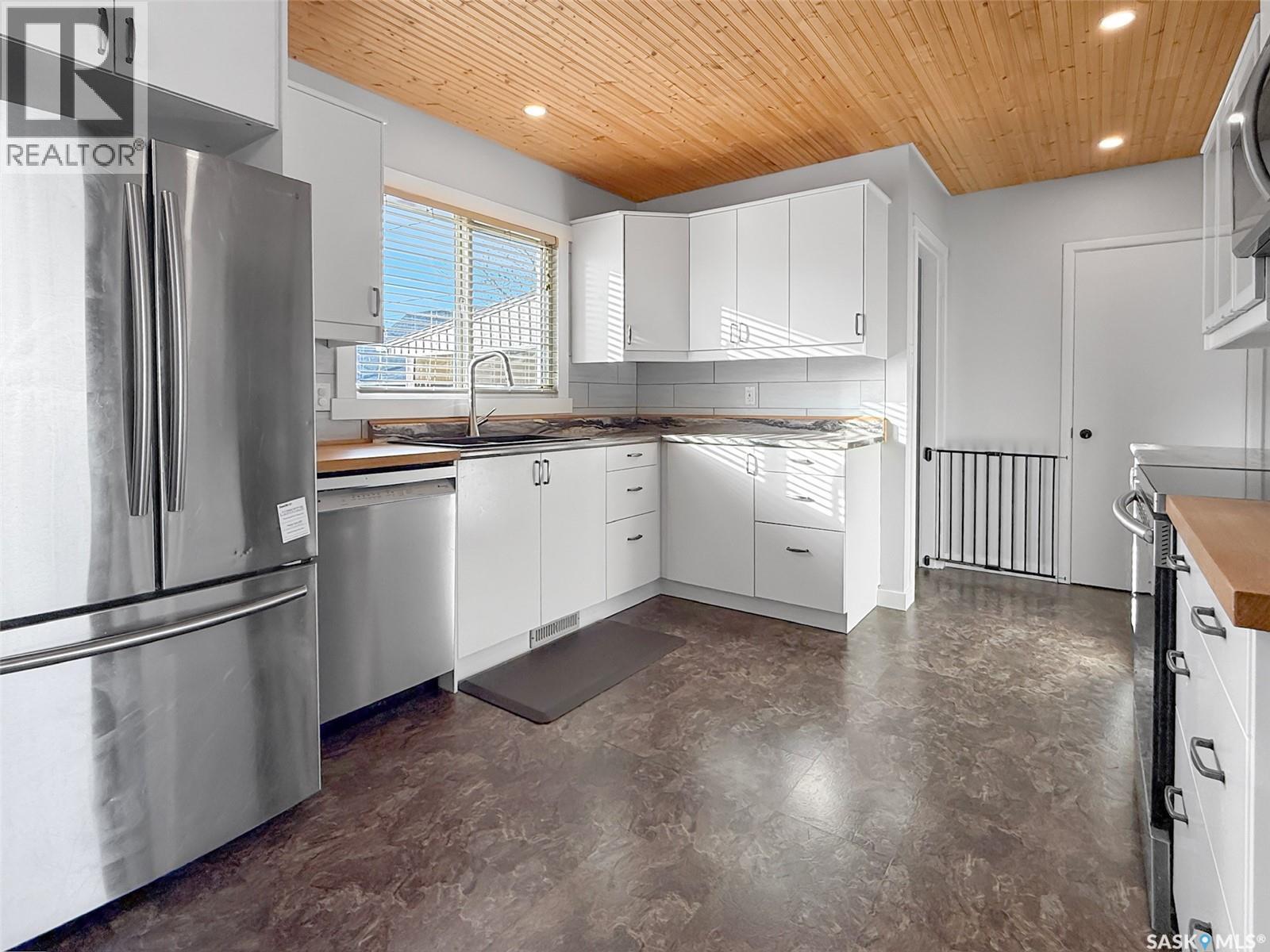 426 15th Avenue Ne, Swift Current, Saskatchewan  S9H 2X6 - Photo 15 - SK028967