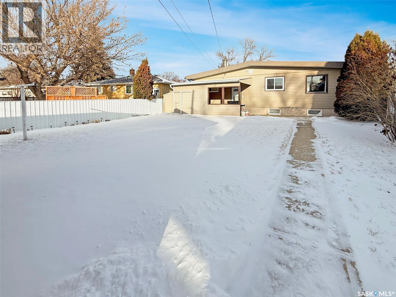 426 15th Avenue Ne, Swift Current, Saskatchewan  S9H 2X6 - Photo 24 - SK028967