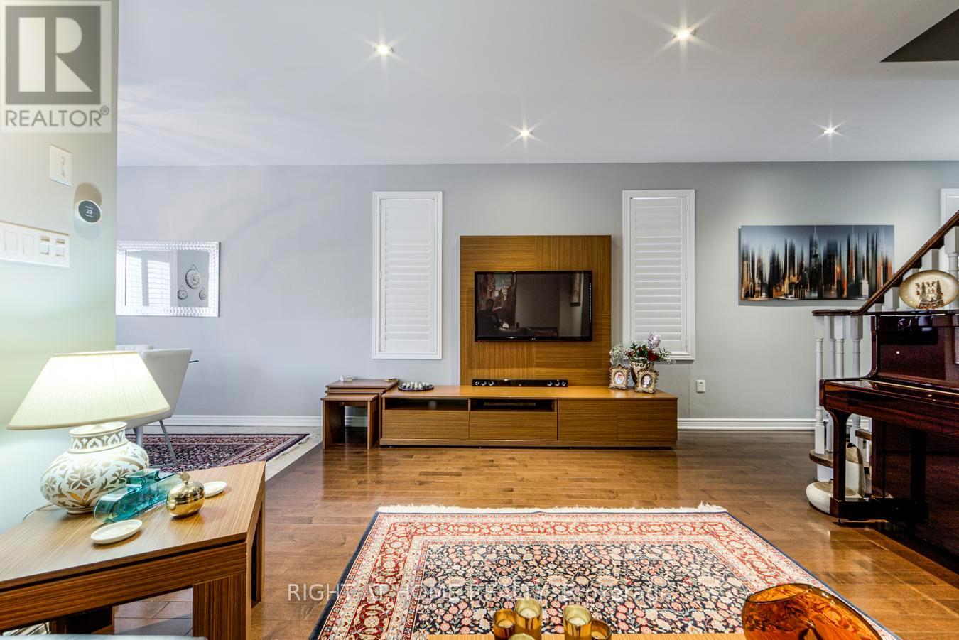 1290 Jezero Crescent, Oakville, Ontario  L6H 0B5 - Photo 10 - W12810268