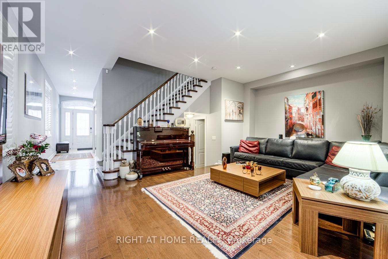 1290 Jezero Crescent, Oakville, Ontario  L6H 0B5 - Photo 11 - W12810268