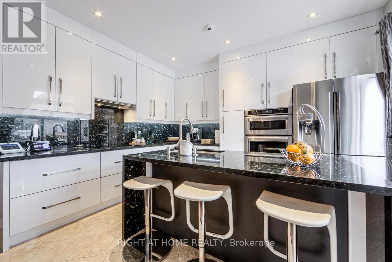 1290 Jezero Crescent, Oakville, Ontario  L6H 0B5 - Photo 16 - W12810268