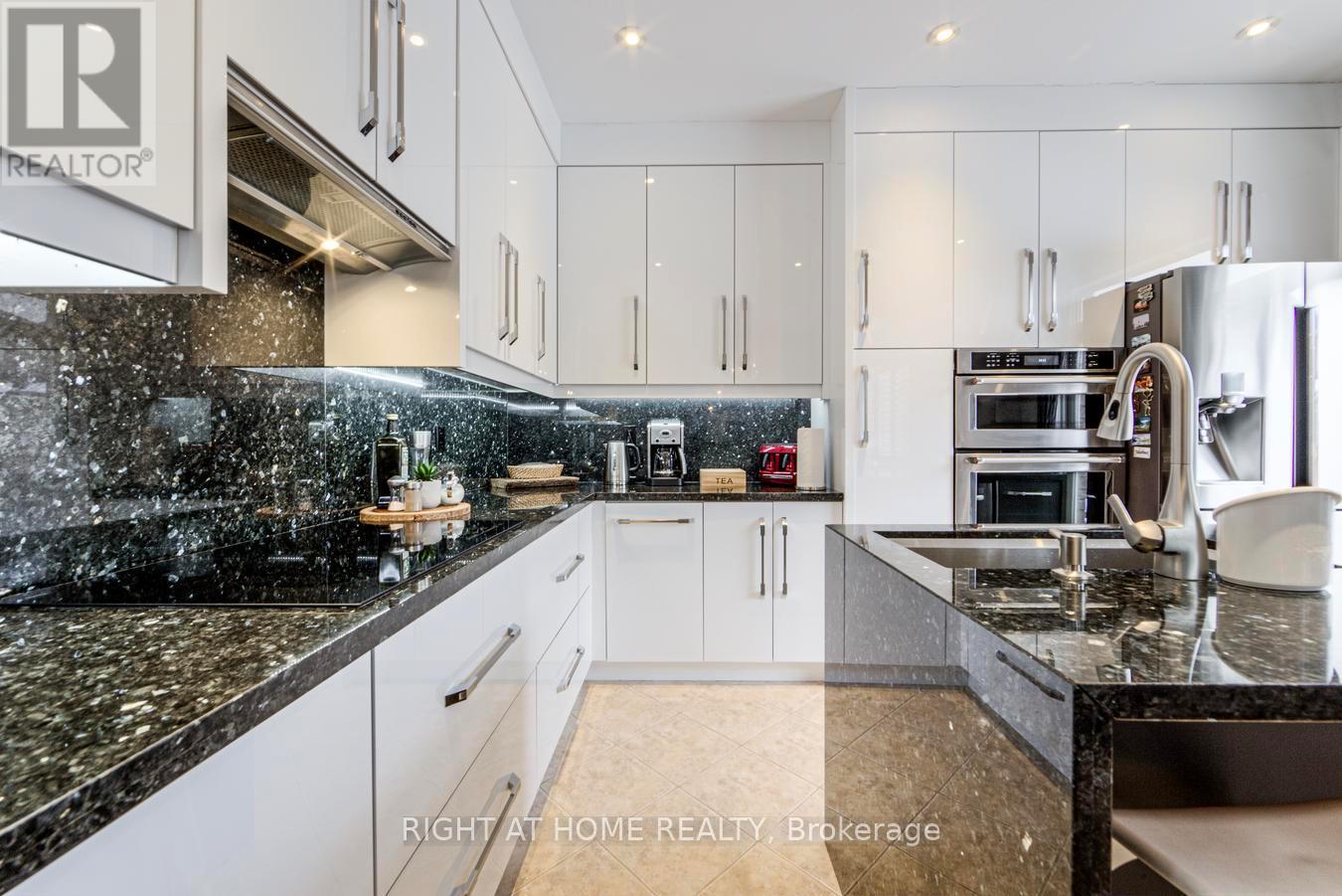 1290 Jezero Crescent, Oakville, Ontario  L6H 0B5 - Photo 18 - W12810268