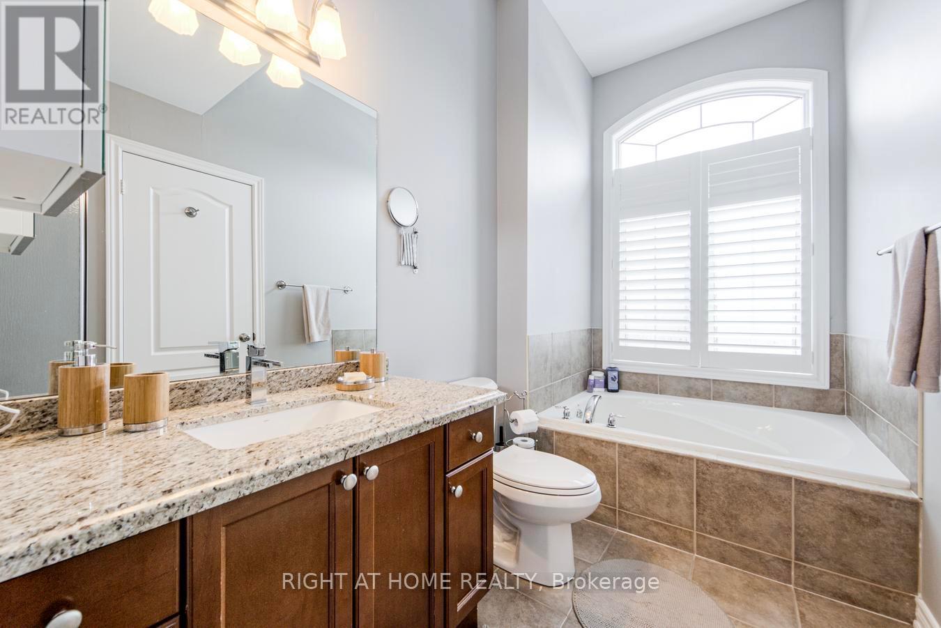 1290 Jezero Crescent, Oakville, Ontario  L6H 0B5 - Photo 27 - W12810268