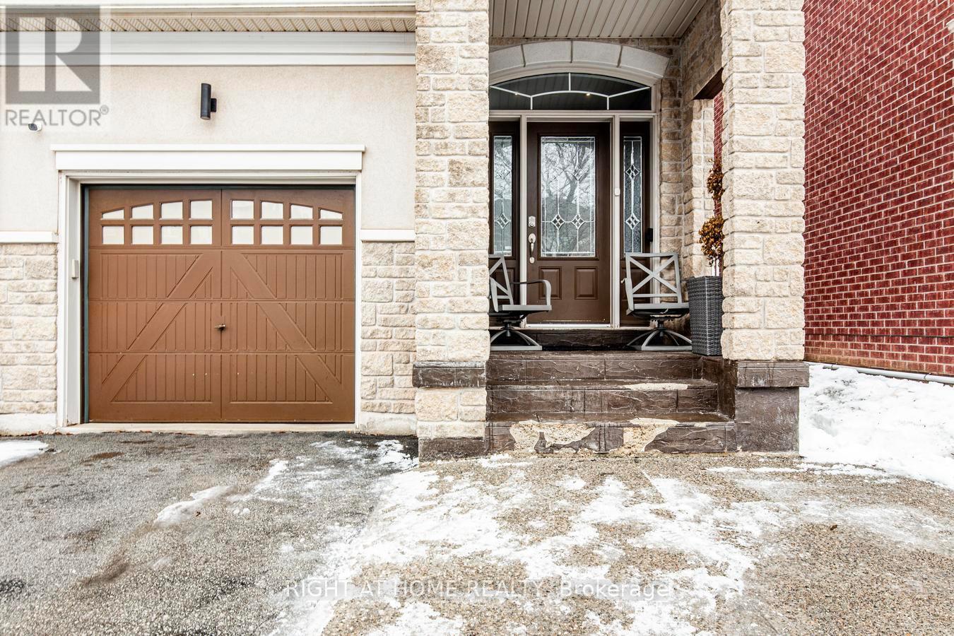 1290 Jezero Crescent, Oakville, Ontario  L6H 0B5 - Photo 3 - W12810268