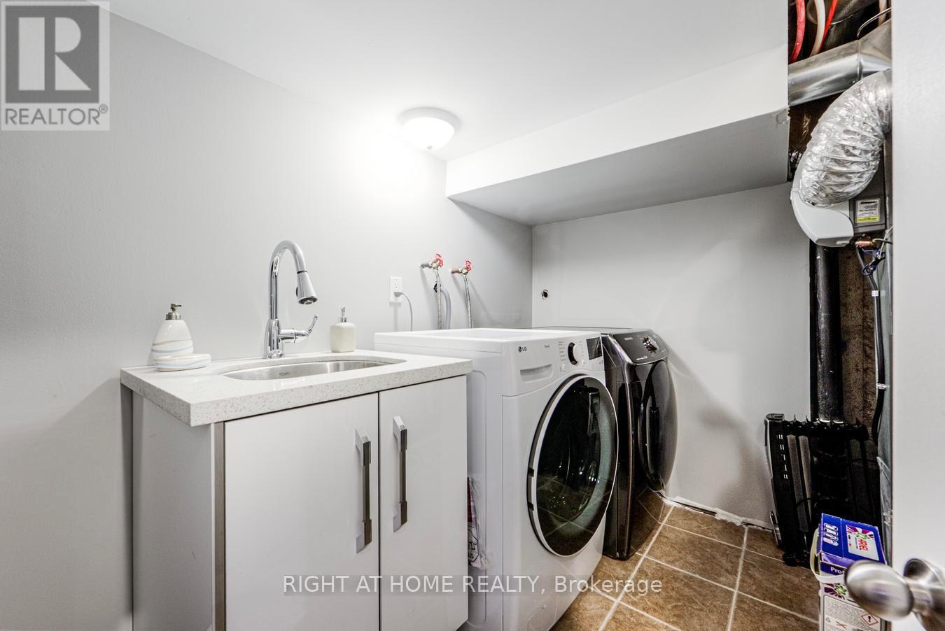 1290 Jezero Crescent, Oakville, Ontario  L6H 0B5 - Photo 41 - W12810268