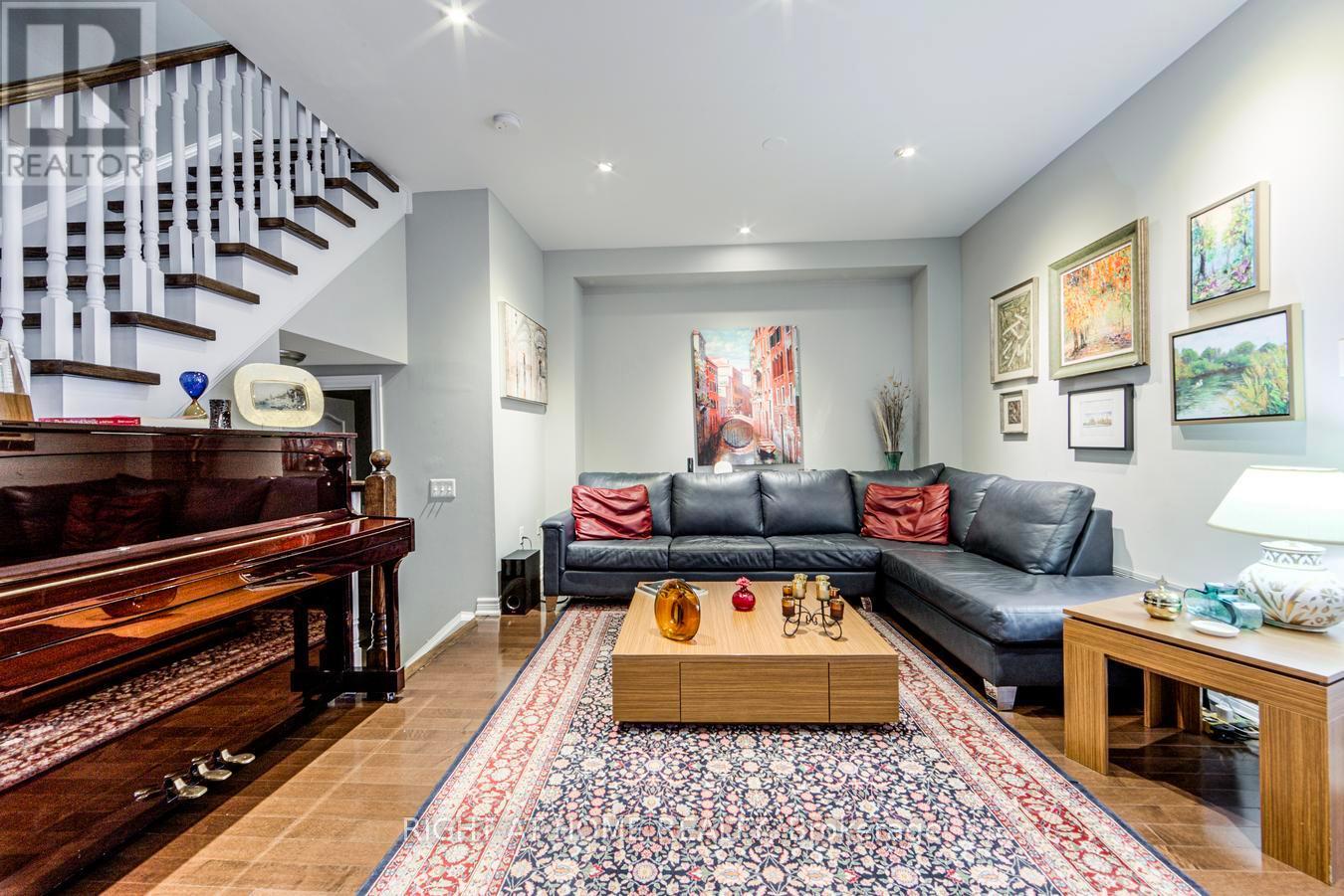 1290 Jezero Crescent, Oakville, Ontario  L6H 0B5 - Photo 8 - W12810268