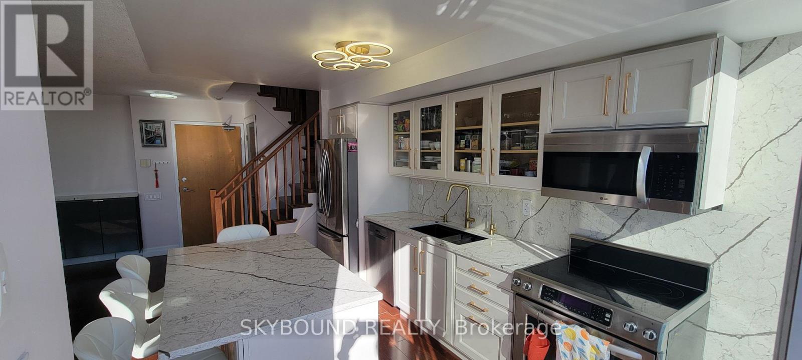 919 - 1040 The Queensway, Toronto, Ontario  M8Z 0A7 - Photo 4 - W12810274