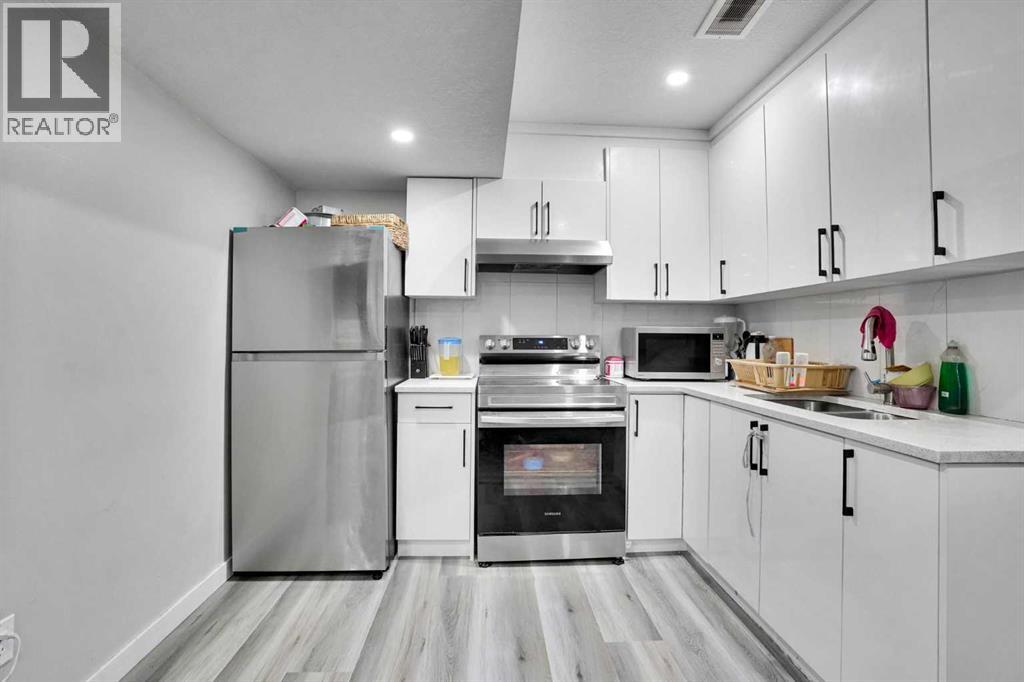 14 Belvedere Common Se, Calgary, Alberta  T2A 7G8 - Photo 33 - A2277680