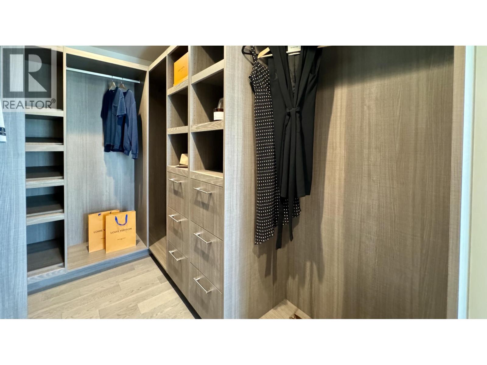 Listing Picture 12 of 39 : 1105 6833 PEARSON WAY, Richmond / 烈治文 - 魯藝地產 Yvonne Lu Group - MLS Medallion Club Member