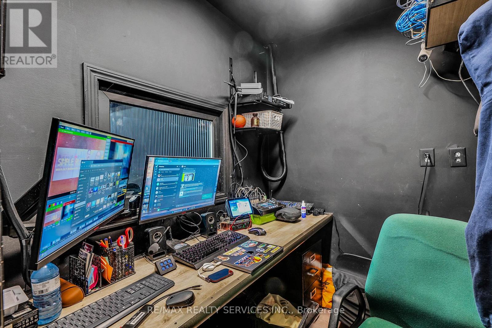 6780 Devand Drive, Mississauga, Ontario  L5T 2G4 - Photo 12 - W12810282