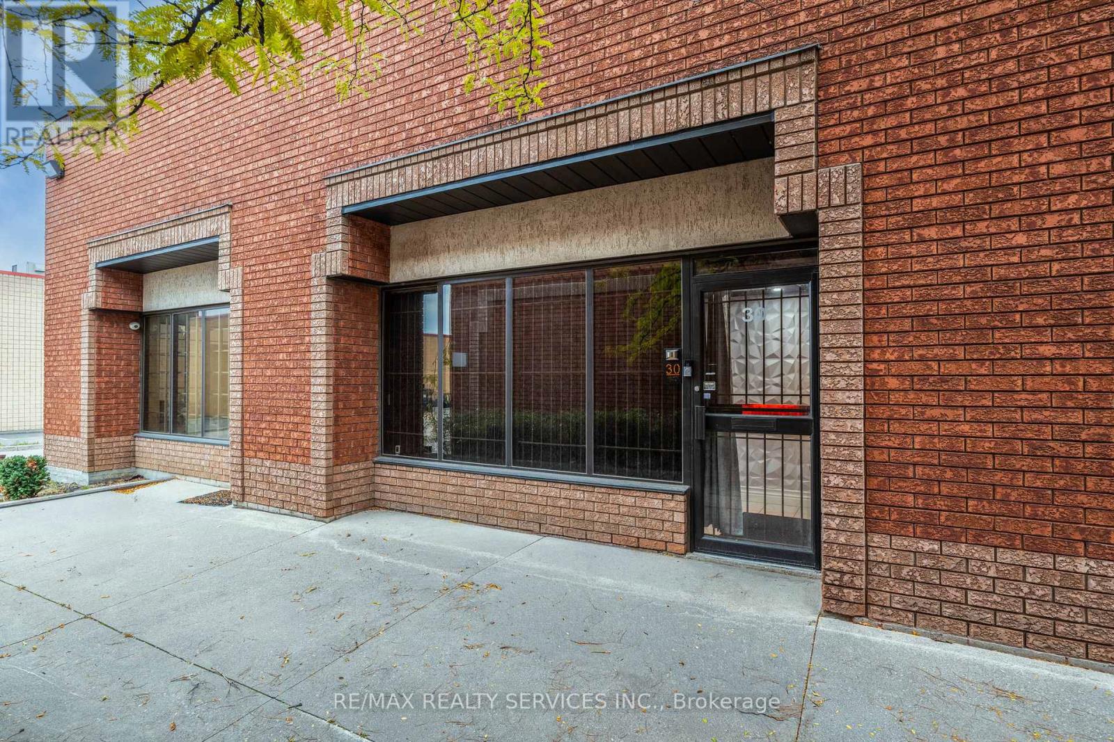 6780 Devand Drive, Mississauga, Ontario  L5T 2G4 - Photo 6 - W12810282