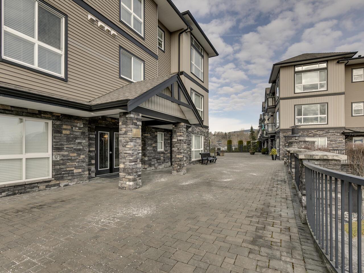 A214 33755 7th Avenue, Mission, British Columbia  V2V 0A4 - Photo 2 - R3090794