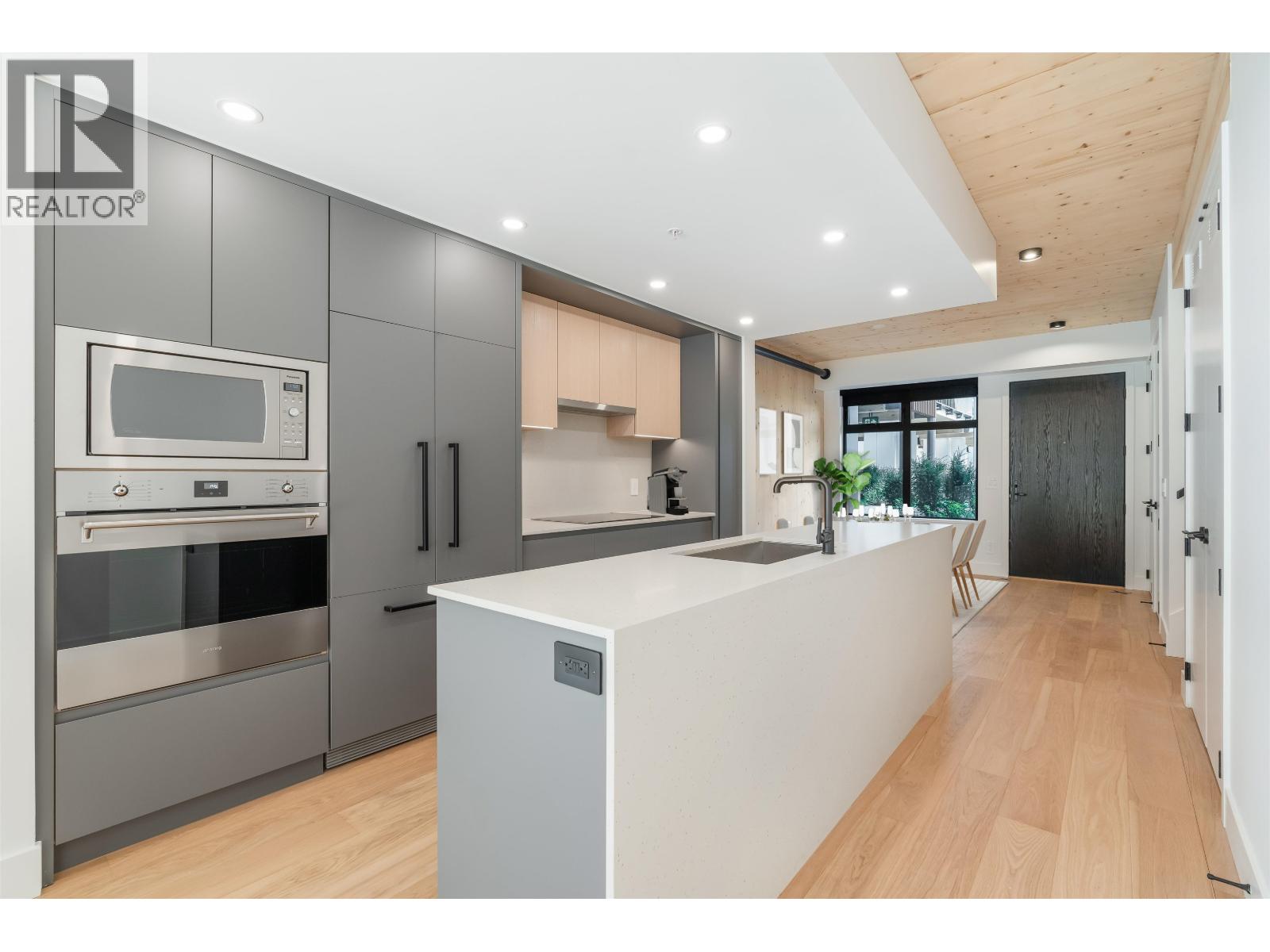 121 310 Salter Street, New Westminster, British Columbia  V3M 0N7 - Photo 3 - R3092305