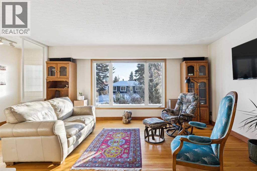 35 45 Street Sw, Calgary, Alberta  T3C 2B2 - Photo 3 - A2287636