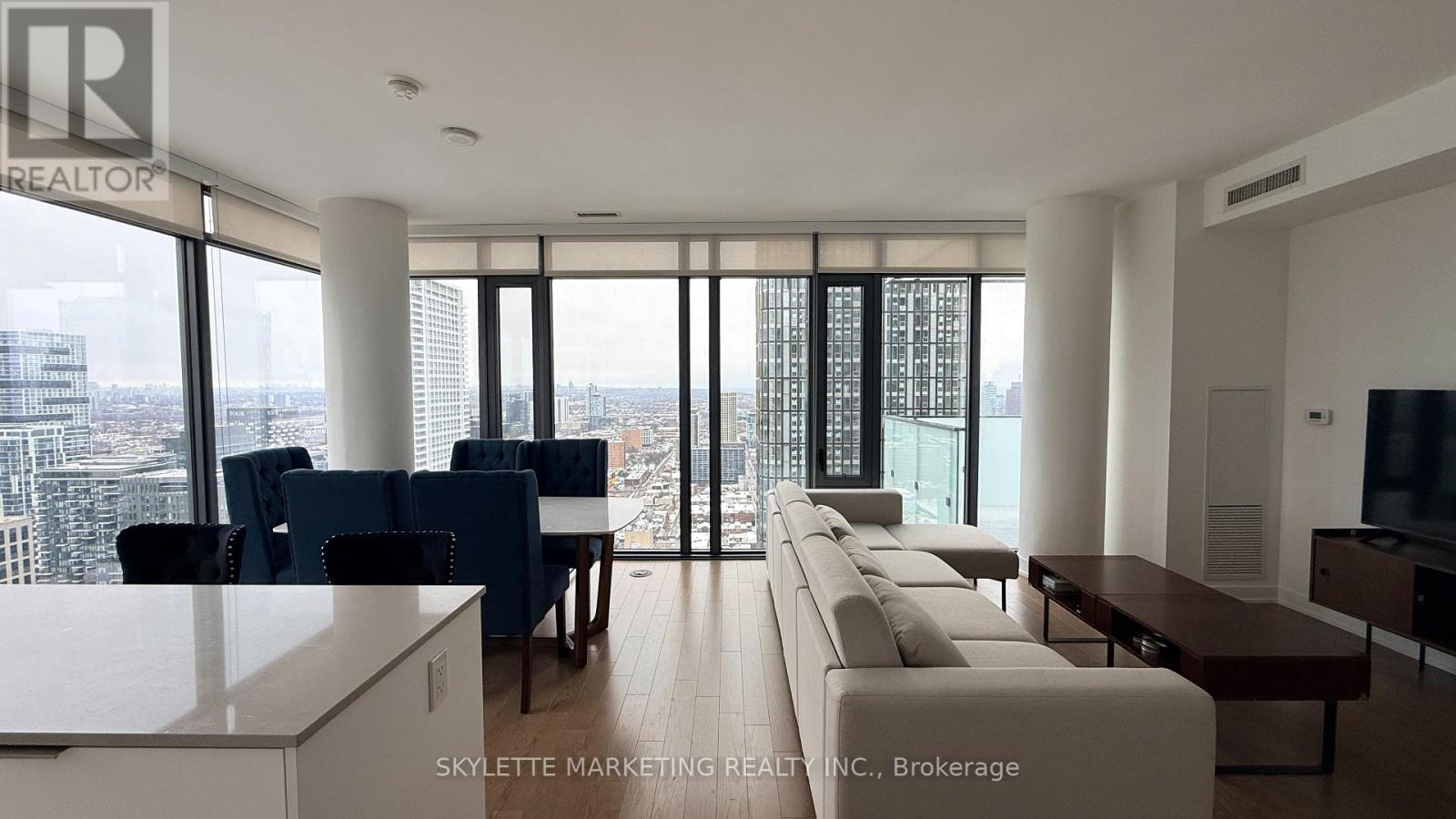 4011 - 20 Lombard Street, Toronto, Ontario  M5C 0A6 - Photo 2 - C12810310