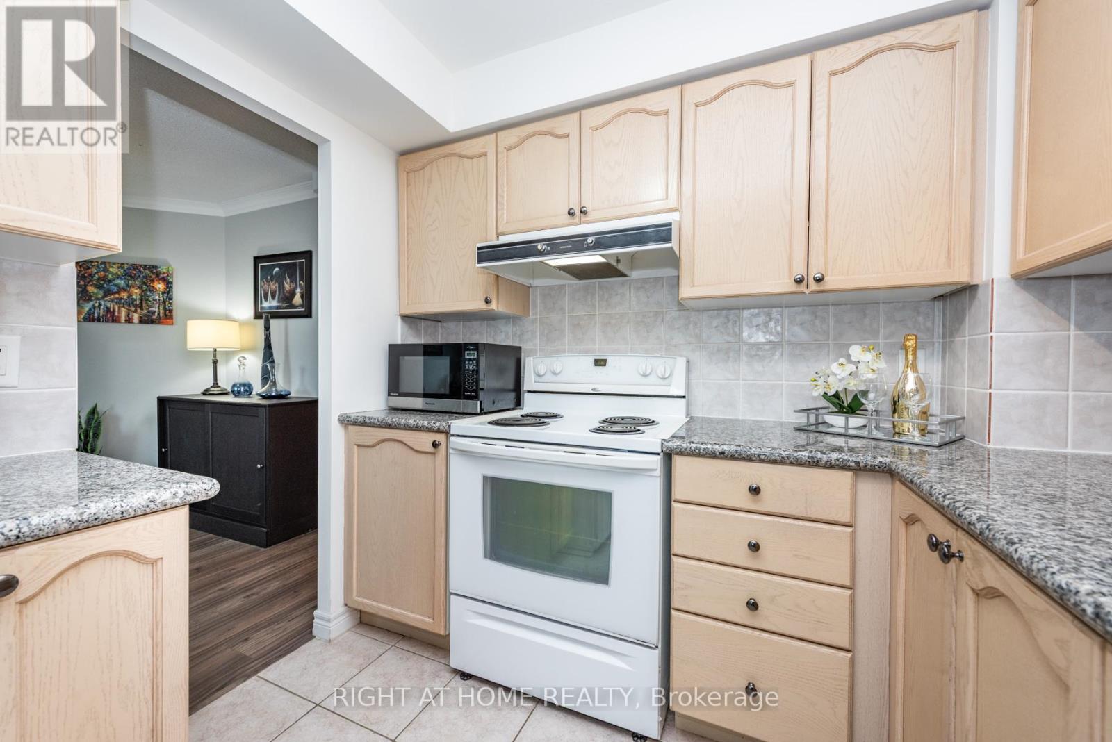 2415 - 83 Borough Drive, Toronto, Ontario M1P 5E4 - Photo 17 - E12810326