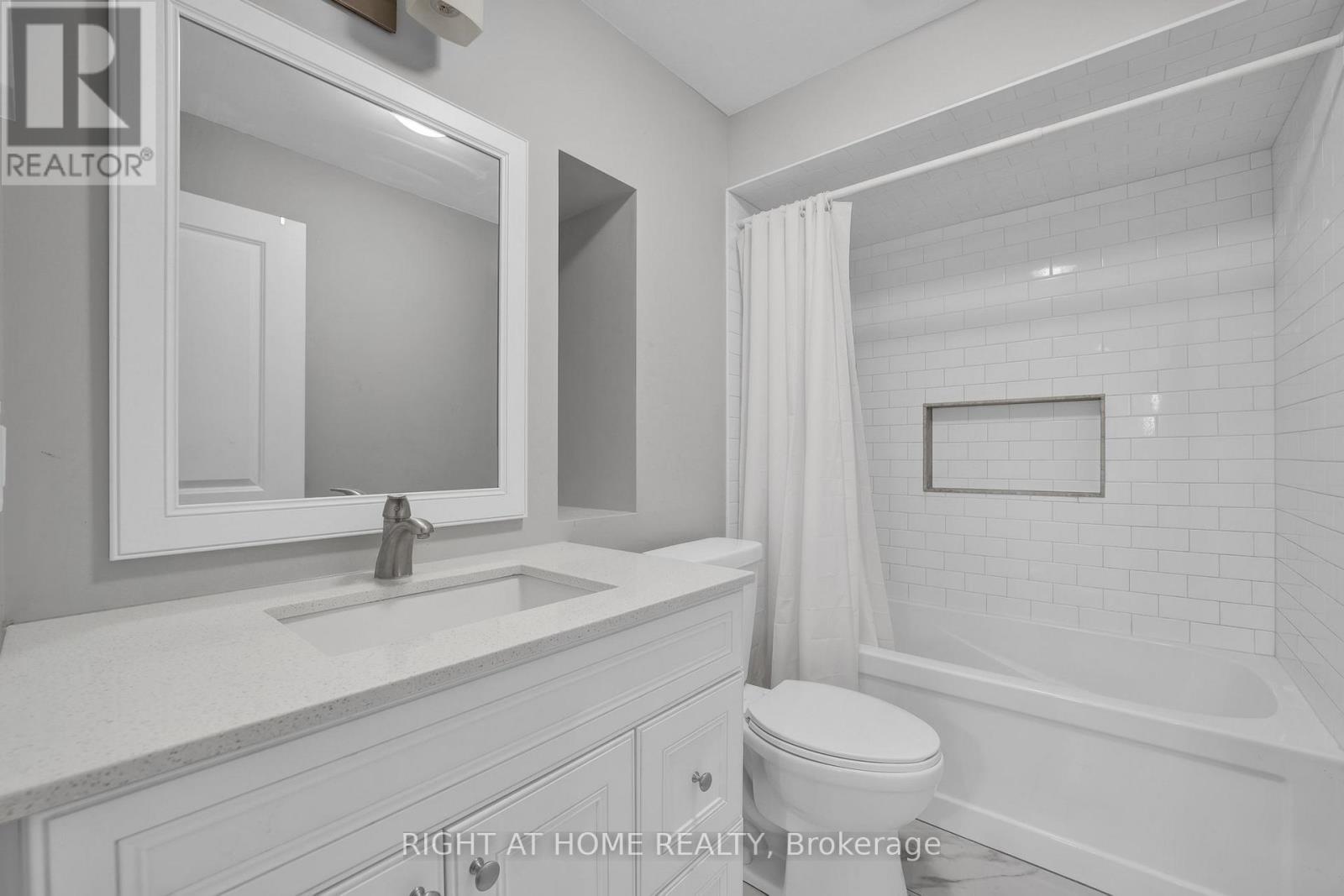 40 Ridge Gate Crescent, East Gwillimbury, Ontario  L0G 1M0 - Photo 36 - N12810312