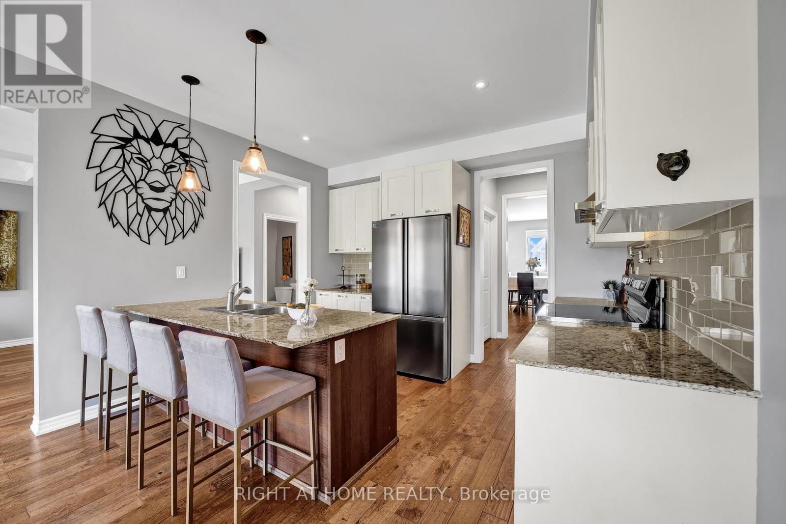 40 Ridge Gate Crescent, East Gwillimbury, Ontario  L0G 1M0 - Photo 9 - N12810312