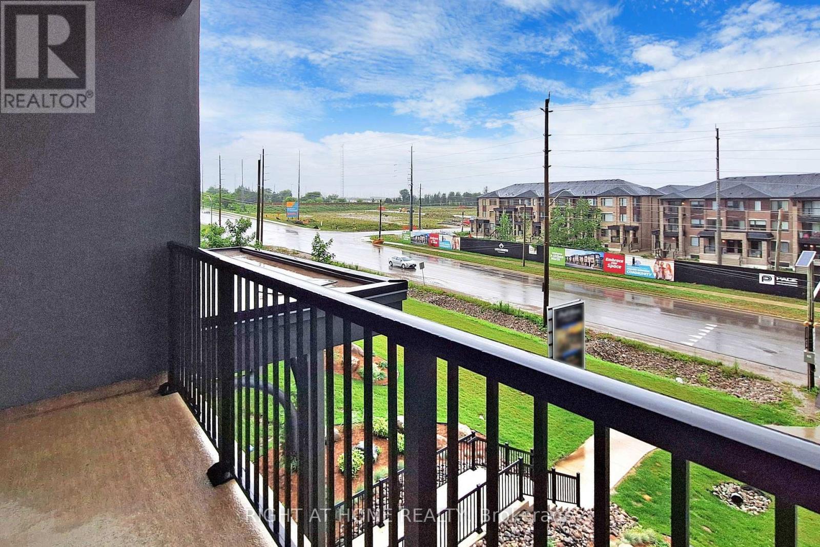 208 - 4 Spice Way, Barrie, Ontario  L9J 0M2 - Photo 21 - S12810332