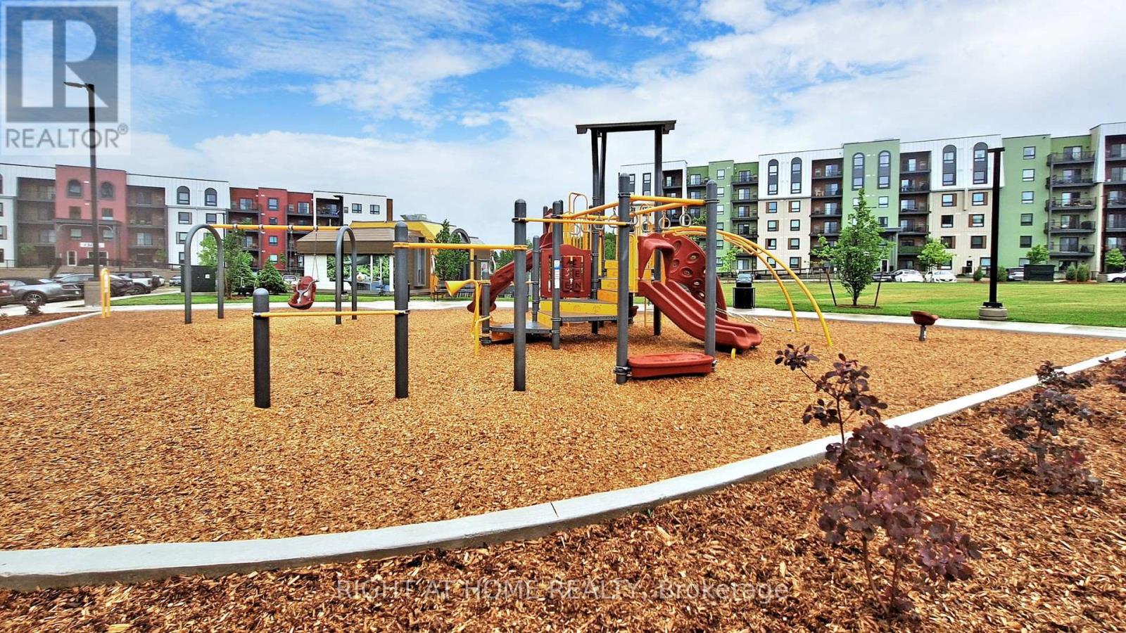 208 - 4 Spice Way, Barrie, Ontario  L9J 0M2 - Photo 25 - S12810332