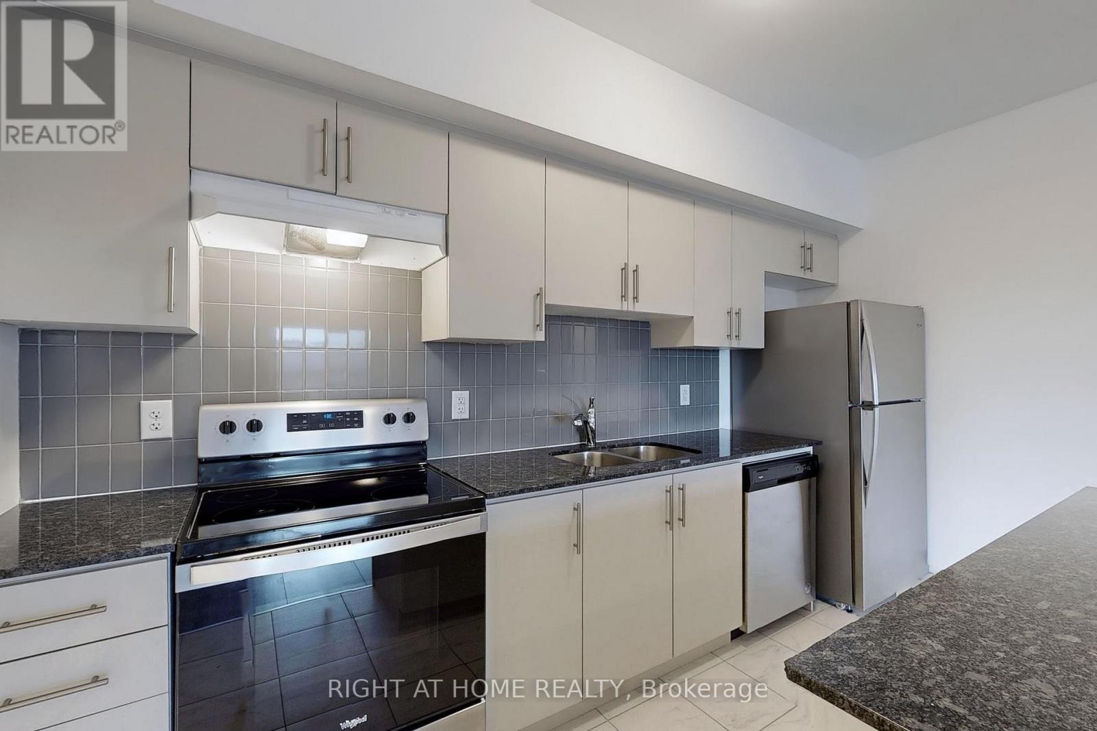 208 - 4 Spice Way, Barrie, Ontario  L9J 0M2 - Photo 8 - S12810332