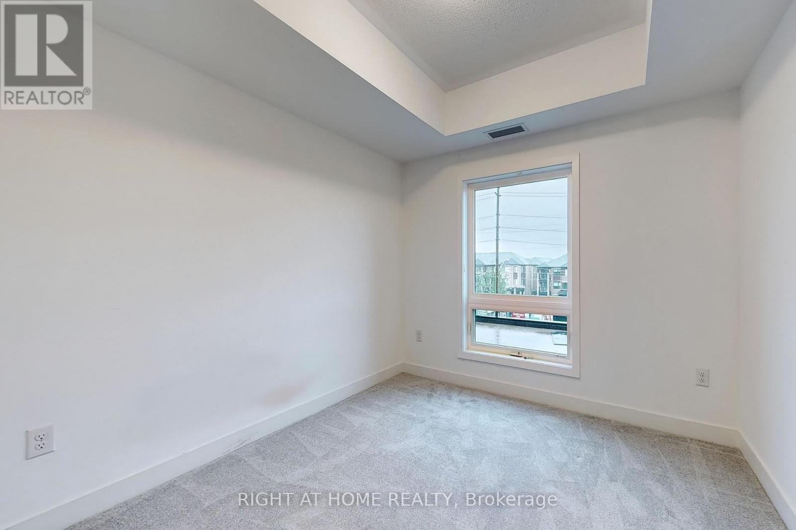 208 - 4 Spice Way, Barrie, Ontario  L9J 0M2 - Photo 9 - S12810332