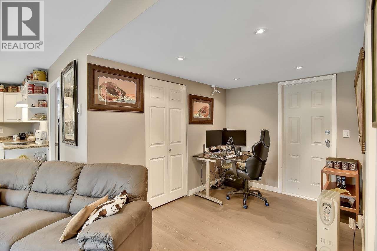 20301 Ospring Street, Maple Ridge, British Columbia  V2X 1K7 - Photo 29 - R3091235