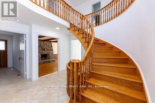 17 Southview Drive, Vaughan, Ontario  L4K 2K8 - Photo 12 - N12810336