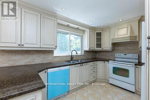 17 Southview Drive, Vaughan, Ontario  L4K 2K8 - Photo 18 - N12810336