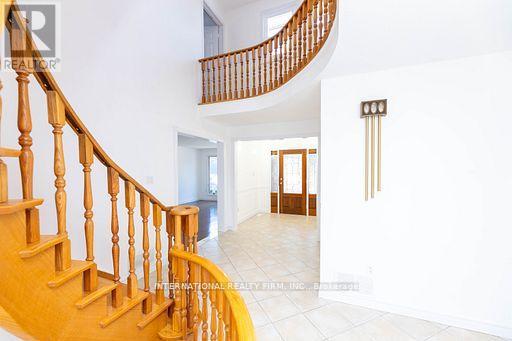 17 Southview Drive, Vaughan, Ontario  L4K 2K8 - Photo 7 - N12810336