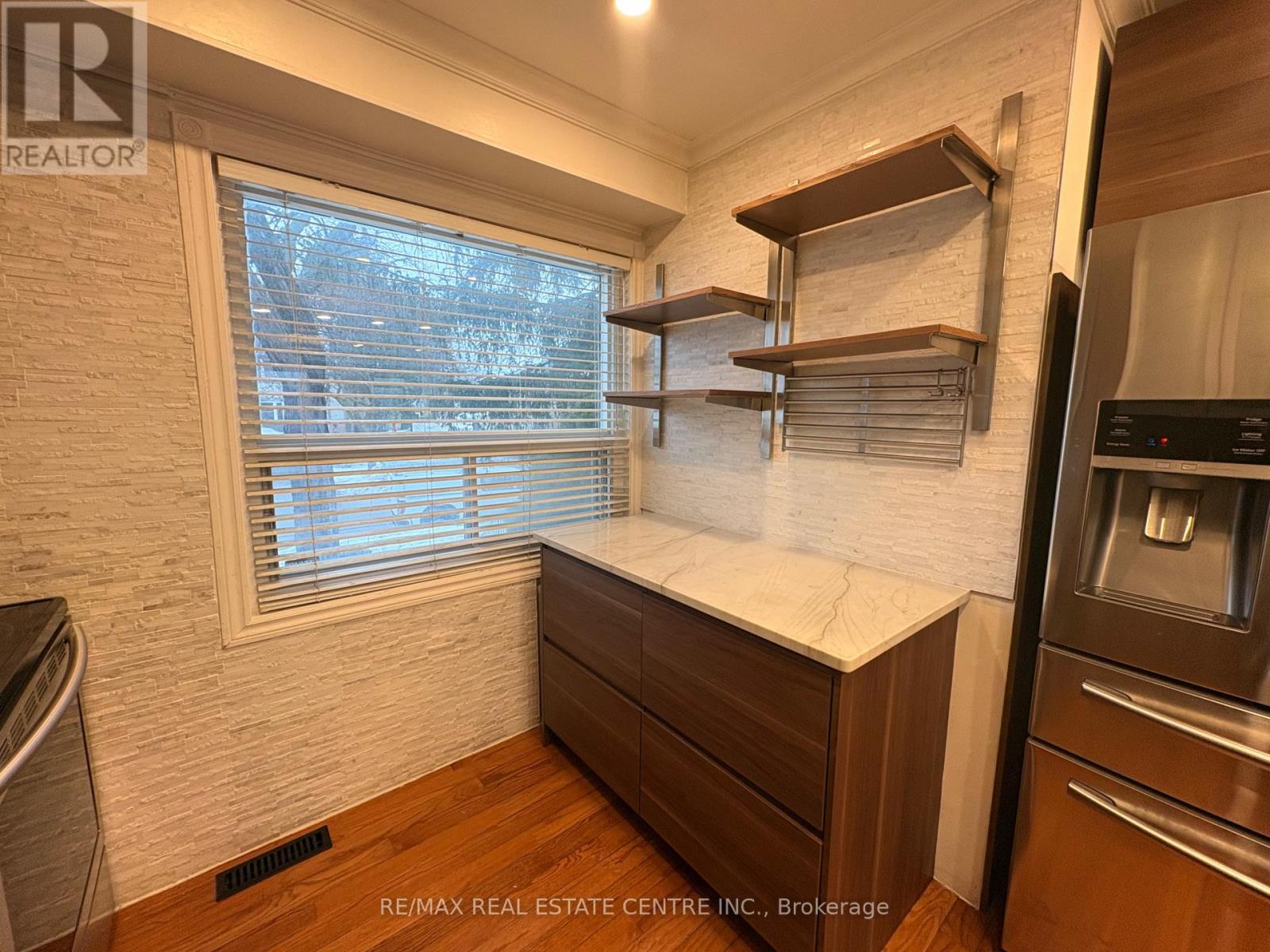 27 - 1055 Shawnmarr Road, Mississauga, Ontario  L5H 3V2 - Photo 11 - W12810334