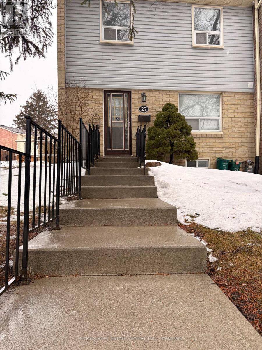 27 - 1055 Shawnmarr Road, Mississauga, Ontario  L5H 3V2 - Photo 2 - W12810334