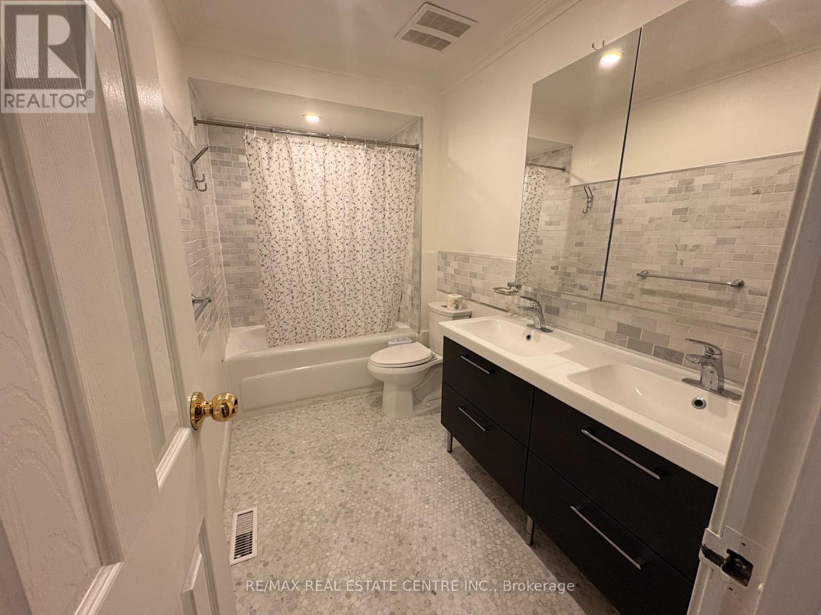 27 - 1055 Shawnmarr Road, Mississauga, Ontario  L5H 3V2 - Photo 22 - W12810334