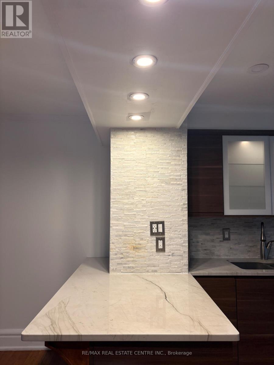 27 - 1055 Shawnmarr Road, Mississauga, Ontario  L5H 3V2 - Photo 24 - W12810334