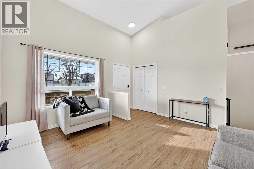 250 Cimarron Boulevard, Okotoks, Alberta  T1S 2E5 - Photo 4 - A2285608