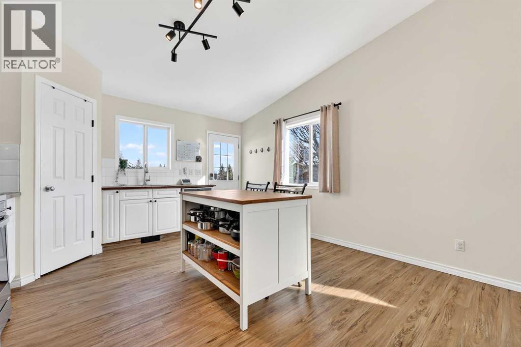 250 Cimarron Boulevard, Okotoks, Alberta  T1S 2E5 - Photo 14 - A2285608